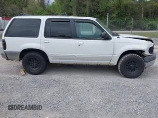 1999 Ford Explorer XLT z VIN 1FMZU34E1XZA39121, wystawiony jako IAAI lot #42107728 z przebiegiem 194 374 mil mil oraz . Historia ofert i sprzedaży dostępna na DreamBid. Obrazek 12.