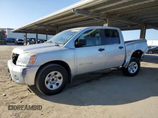 2005 Nissan Titan LE z VIN 1N6AA07A75N503578, wystawiony jako Copart lot #52234305 z przebiegiem 231 656 mil mil oraz Szkoda całkowita • Salvage title. Historia ofert i sprzedaży dostępna na DreamBid. Obrazek 1.