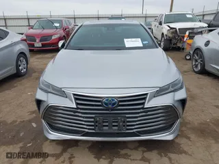 2019 Toyota Avalon Hybrid Limited with VIN 4T1B21FB2KU005306, listed as a IAAI auction lot 41586866 with 90,543 mi miles. Bid and sale history available at carsss.com. Image 12.