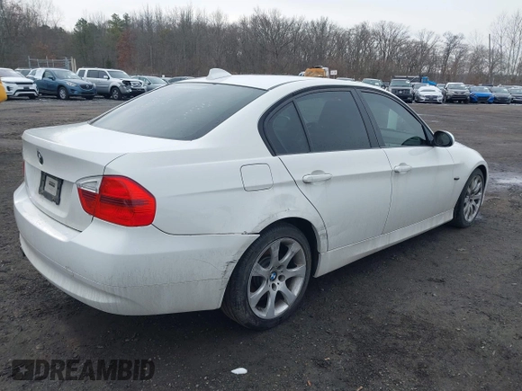2008 BMW 3 Series 328xi with VIN WBAVC73518KP39338, listed as a IAAI auction lot 41474955 with 132,484 mi miles. Bid and sale history available at carsss.com. Image 4.