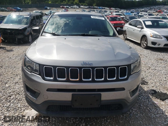 2017 Jeep Compass Sport z VIN 3C4NJCAB3HT652338, wystawiony jako Copart lot #63076055 z przebiegiem 109 701 mil mil oraz Szkoda całkowita • Salvage title. Historia ofert i sprzedaży dostępna na DreamBid. Obrazek 5.