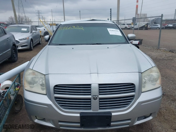2005 Dodge Magnum RT with VIN 2D4GV58275H682691, listed as a IAAI auction lot 41866322 with 116,549 mi miles. Bid and sale history available at carsss.com. Image 6.