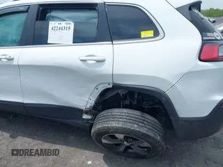 2019 Jeep Cherokee Limited z VIN 1C4PJMDX2KD239071, wystawiony jako IAAI lot #42244315 z przebiegiem 99 135 mil mil oraz . Historia ofert i sprzedaży dostępna na DreamBid. Obrazek 6.