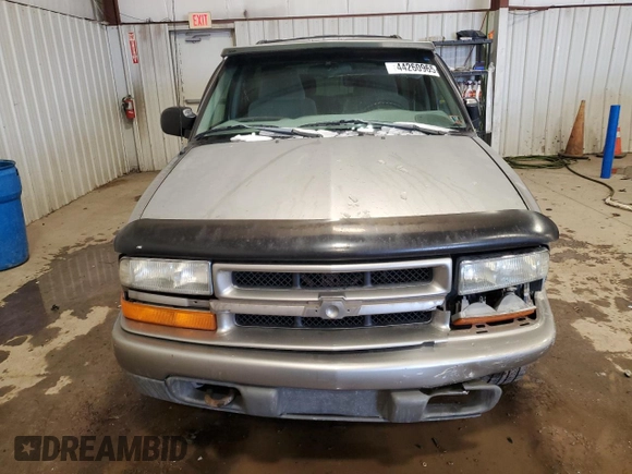 1999 Chevrolet Blazer LS with VIN 1GNCT18W8XK128169, listed as a Copart auction lot 44260965 with 104,790 mi miles and Salvage title. Bid and sale history available at DreamBid. Image 5.