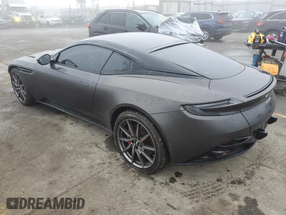 2018 Aston Martin DB11 z VIN SCFRMFAV1JGL05008, wystawiony jako Copart lot #41488505 z przebiegiem 18 133 mil mil oraz Szkody całkowita. Historia ofert i sprzedaży dostępna na DreamBid. Obrazek 2.