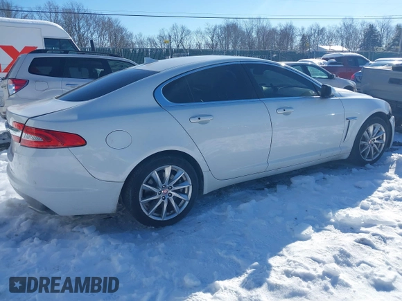 2015 Jaguar XF I4 T Premium with VIN SAJWA0FS0FPU88142, listed as a IAAI auction lot 41314820 with 78,239 mi miles. Bid and sale history available at carsss.com. Image 4.