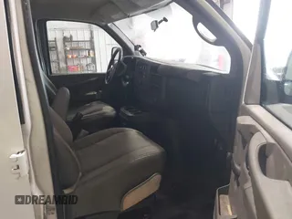 2011 Chevrolet Express Cargo z VIN 1GCWGFCA0B1161104, wystawiony jako IAAI lot #41907374 z przebiegiem 177 883 mil mil oraz . Historia ofert i sprzedaży dostępna na DreamBid. Obrazek 5.