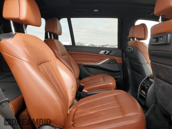 2022 BMW X7 M50i z VIN 5UXCX6C00N9L56814, wystawiony jako Copart lot #46108725 z przebiegiem 35 216 mil mil oraz Szkoda całkowita • Salvage title. Historia ofert i sprzedaży dostępna na DreamBid. Obrazek 11.