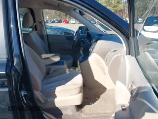 2014 Kia Sedona LX with VIN KNDMG4C7XE6586613, listed as a IAAI auction lot 41597187 with 211,851 mi miles. Bid and sale history available at carsss.com. Image 5.