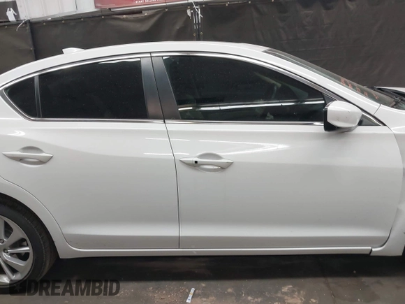 2018 Acura ILX with VIN 19UDE2F30JA002215, listed as a IAAI auction lot 41989391 with 39,816 mi miles and . Bid and sale history available at carsss.com. Image 14.