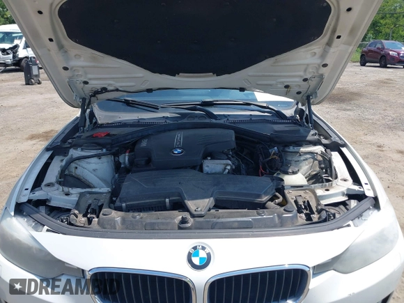 2013 BMW 3 Series 328i xDrive z VIN WBA3B3C56DF532787, wystawiony jako IAAI lot #42680965 z przebiegiem 152 352 mil mil oraz . Historia ofert i sprzedaży dostępna na DreamBid. Obrazek 10.