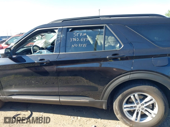 2024 Ford Explorer XLT with VIN 1FMSK8DH4RGA59229, listed as a IAAI auction lot 39626430 with 2,991 mi miles. Bid and sale history available at carsss.com. Image 14.