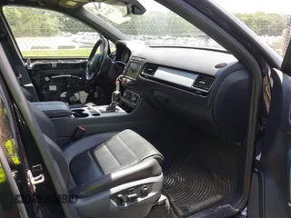 2017 Volkswagen Touareg Wolfsburg Edition с VIN WVGRF7BP9HD001737, выставлен на аукционе IAAI как лот 42280198 с пробегом 159 257 миль миль и . История ставок и продаж доступна на DreamBid. Изображение 5.