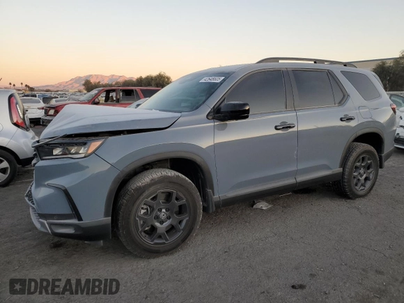 2025 Honda Pilot TrailSport with VIN 5FNYG1H62SB012877, listed as a Copart auction lot 42648605 with 3,631 mi miles and Salvage Title. Bid and sale history available at carsss.com. Image 1.