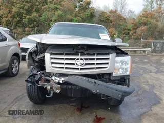 2002 Cadillac Escalade z VIN 1GYEK63N02R131870, wystawiony jako IAAI lot #41889300 z przebiegiem 328 013 mil mil oraz . Historia ofert i sprzedaży dostępna na DreamBid. Obrazek 12.