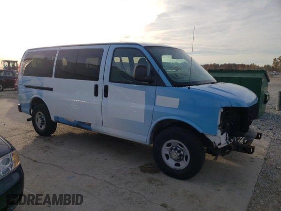 2013 Chevrolet Express Passenger 1LT z VIN 1GAZGYFG5D1190358, wystawiony jako Copart lot #75496574 z przebiegiem 114 340 mil mil oraz Szkoda całkowita • Salvage title. Historia ofert i sprzedaży dostępna na DreamBid. Obrazek 4.