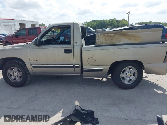 2002 Chevrolet Silverado 1500 with VIN 1GCEC14W12Z347272, listed as a IAAI auction lot 42080486 with 318,858 mi miles. Bid and sale history available at carsss.com. Image 15.