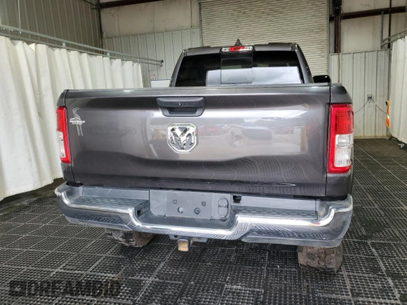 2019 Ram 1500 Tradesman z VIN 1C6RRECTXKN667039, wystawiony jako Copart lot #55602495 z przebiegiem 101 702 mil mil oraz Szkoda całkowita • Salvage title. Historia ofert i sprzedaży dostępna na DreamBid. Obrazek 6.