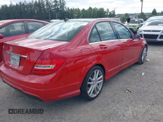 2014 Mercedes-Benz C 250 Sport z VIN WDDGF4HB8EA953301, wystawiony jako IAAI lot #42759812 z przebiegiem 147 545 mil mil oraz . Historia ofert i sprzedaży dostępna na DreamBid. Obrazek 4.