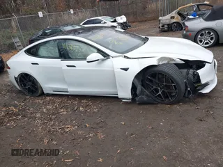 2020 Tesla Model S Long Range with VIN 5YJSA1E23LF389065, listed as a IAAI auction lot 41131372 with Not Provided miles. Bid and sale history available at carsss.com. Image 13.
