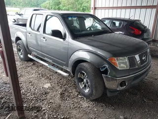 2007 Nissan Frontier SE z VIN 1N6AD07U47C463332, wystawiony jako IAAI lot #42128193 z przebiegiem 145 604 mil mil oraz . Historia ofert i sprzedaży dostępna na DreamBid. Obrazek 1.