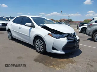 2018 Toyota Corolla L z VIN 2T1BURHE3JC076160, wystawiony jako IAAI lot #42395672 z przebiegiem 77 101 mil mil oraz . Historia ofert i sprzedaży dostępna na DreamBid. Obrazek 1.