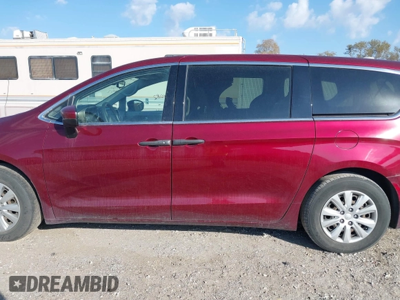 2021 Chrysler Voyager L z VIN 2C4RC1AG1MR542042, wystawiony jako IAAI lot #40626082 z przebiegiem 119 431 mil mil oraz . Historia ofert i sprzedaży dostępna na DreamBid. Obrazek 14.