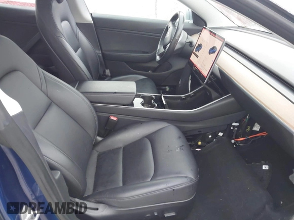 2018 Tesla Model 3 Long Range Battery z VIN 5YJ3E1EBXJF088444, wystawiony jako IAAI lot #42072860 z przebiegiem 46 063 mil mil oraz . Historia ofert i sprzedaży dostępna na DreamBid. Obrazek 5.