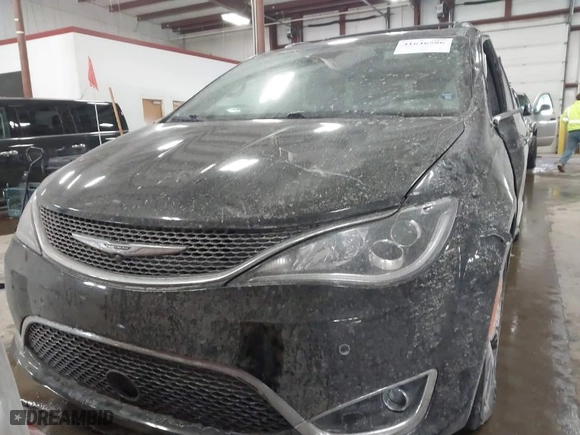2020 Chrysler Pacifica Limited with VIN 2C4RC1GG8LR116211, listed as a IAAI auction lot 41646586 with 87,999 mi miles. Bid and sale history available at carsss.com. Image 12.