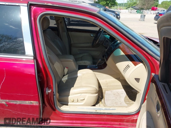 2006 Cadillac DTS 1SC z VIN 1G6KD57YX6U188066, wystawiony jako IAAI lot #42300335 z przebiegiem 110 774 mil mil oraz . Historia ofert i sprzedaży dostępna na DreamBid. Obrazek 5.