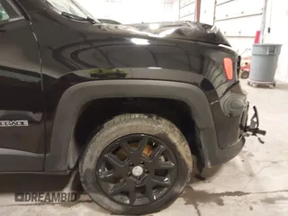 2021 Jeep Renegade 80th Anniversary z VIN ZACNJDBB7MPM53604, wystawiony jako IAAI lot #41909531 z przebiegiem 44 668 mil mil oraz . Historia ofert i sprzedaży dostępna na DreamBid. Obrazek 18.