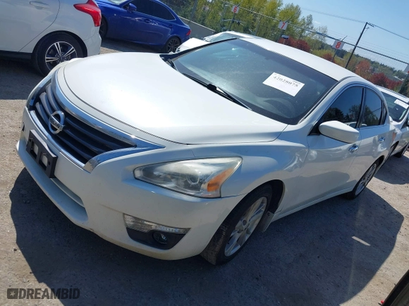 2013 Nissan Altima 2.5 S with VIN 1N4AL3AP3DN471597, listed as a IAAI auction lot 42028075 with 222,461 mi miles. Bid and sale history available at carsss.com. Image 2.