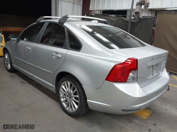 2010 Volvo S40 with VIN YV1382MS2A2504255, listed as a IAAI auction lot 41903061 with 254,595 mi miles. Bid and sale history available at carsss.com. Image 3.