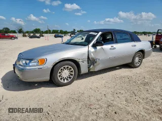 2000 Lincoln Town Car Signature with VIN 1LNHM82W9YY774120, listed as a Copart auction lot 59328725 with 137,910 mi miles and Salvage title. Bid and sale history available at DreamBid. Image 1.