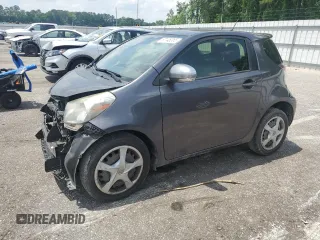 2013 Scion iQ z VIN JTNJJXB02DJ025968, wystawiony jako Copart lot #57145365 z przebiegiem 189 990 mil mil oraz Szkoda całkowita • Salvage title. Historia ofert i sprzedaży dostępna na DreamBid. Obrazek 1.