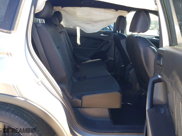 2022 Volkswagen Tiguan SE R-Line Black with VIN 3VVCB7AX4NM008121, listed as a IAAI auction lot 41671382 with 71,674 mi miles. Bid and sale history available at carsss.com. Image 8.