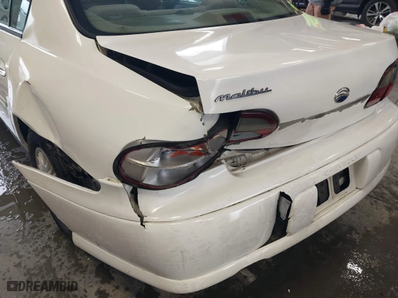 2002 Chevrolet Malibu with VIN 1G1ND52J42M623395, listed as a IAAI auction lot 41609002 with 197,572 mi miles. Bid and sale history available at carsss.com. Image 6.