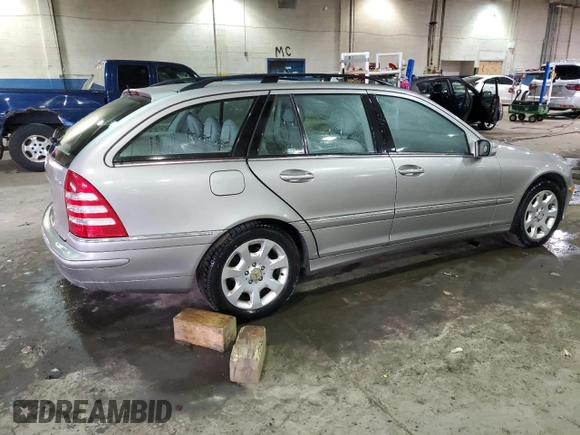 2005 Mercedes-Benz C 240 z VIN WDBRH81J35F615621, wystawiony jako Copart lot #41866855 z przebiegiem 99 269 mil mil oraz Tytuł czysty. Historia ofert i sprzedaży dostępna na DreamBid. Obrazek 3.