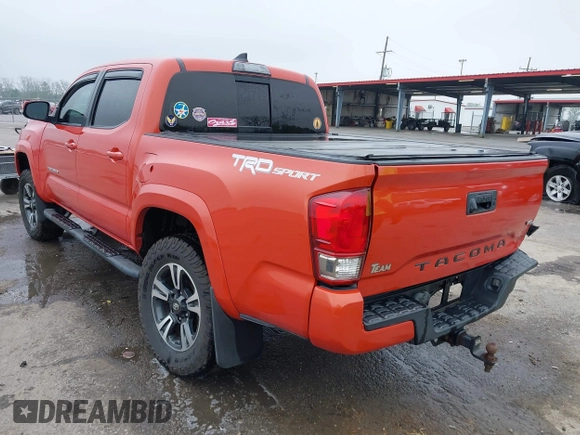 2017 Toyota Tacoma SR5 z VIN 5TFAZ5CN3HX050456, wystawiony jako IAAI lot #41919025 z przebiegiem 131 562 mil mil oraz . Historia ofert i sprzedaży dostępna na DreamBid. Obrazek 3.