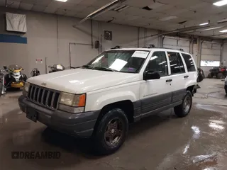 1997 Jeep Grand Cherokee Laredo z VIN 1J4GZ58S9VC562907, wystawiony jako IAAI lot #42102313 z przebiegiem 137 672 mil mil oraz . Historia ofert i sprzedaży dostępna na DreamBid. Obrazek 2.