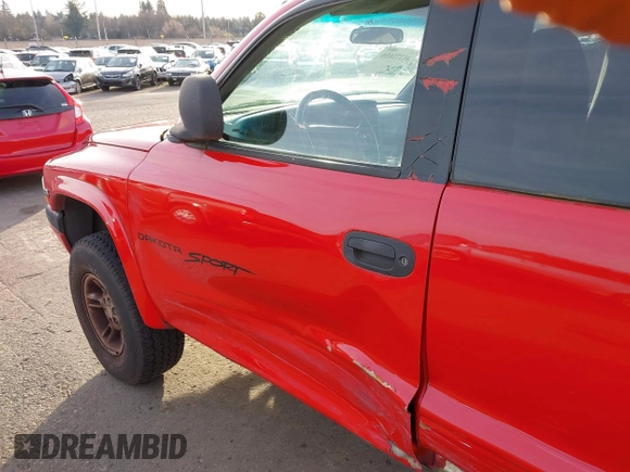 1999 Dodge Dakota SLT with VIN 1B7GG22XXXS290116, listed as a IAAI auction lot 41372636 with 132,112 mi miles and . Bid and sale history available at carsss.com. Image 17.