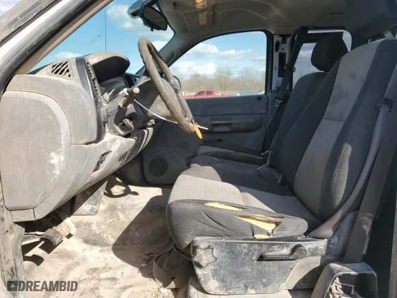 2008 Chevrolet Silverado 2500HD Work Truck with VIN 1GCHC29K68E120121, listed as a Copart auction lot 49831995 with 238,585 mi miles and Clean Title. Bid and sale history available at carsss.com. Image 7.