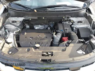 2024 Mitsubishi Outlander S z VIN JA4ARUAU8RU015154, wystawiony jako IAAI lot #42506748 z przebiegiem 18 231 mil mil oraz . Historia ofert i sprzedaży dostępna na DreamBid. Obrazek 10.