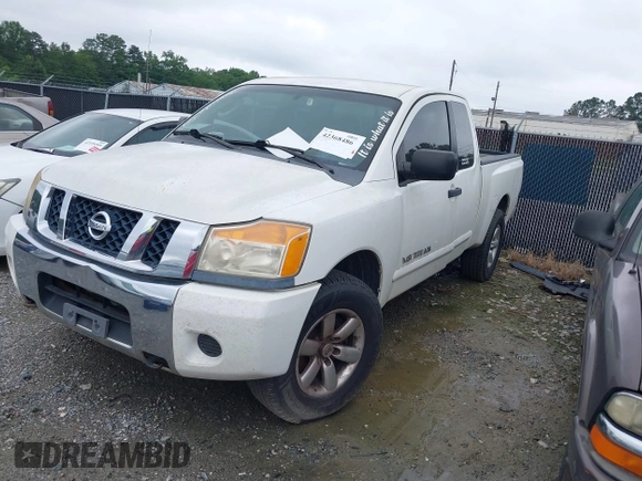 2008 Nissan Titan XE z VIN 1N6BA06C38N351875, wystawiony jako IAAI lot #42368486 z przebiegiem 174 337 mil mil oraz . Historia ofert i sprzedaży dostępna na DreamBid. Obrazek 2.