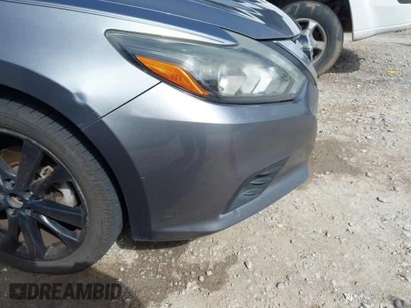 2017 Nissan Altima SR with VIN 1N4AL3AP3HC471715, listed as a IAAI auction lot 41960410 with 288,926 mi miles and . Bid and sale history available at carsss.com. Image 6.