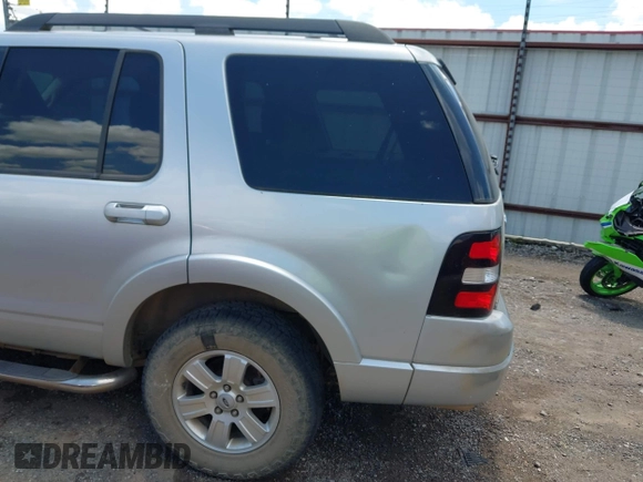 2010 Ford Explorer XLT с VIN 1FMEU6DE2AUA70477, выставлен на аукционе IAAI как лот 42588580 с пробегом Не указан миль и . История ставок и продаж доступна на DreamBid. Изображение 6.