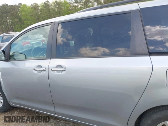 2015 Toyota Sienna XLE with VIN 5TDYK3DC7FS659864, listed as a IAAI auction lot 41958112 with 121,257 mi miles and . Bid and sale history available at DreamBid. Image 14.