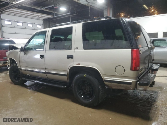 1999 GMC Yukon with VIN 1GKEK13R1XJ740648, listed as a Copart auction lot 82829084 with 211,002 mi miles and Salvage Title. Bid and sale history available at carsss.com. Image 2.
