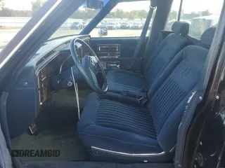 1992 Cadillac Brougham z VIN 1G6DW54E9NR713312, wystawiony jako Copart lot #71659794 z przebiegiem 41 467 mil mil oraz Tytuł czysty. Historia ofert i sprzedaży dostępna na DreamBid. Obrazek 7.
