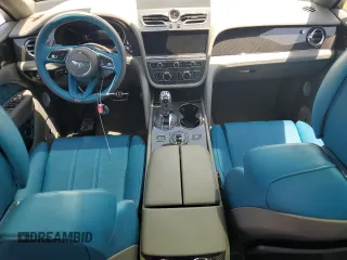 2022 Bentley Bentayga V8 z VIN SJAAM2ZV9NC011752, wystawiony jako Copart lot #54847785 z przebiegiem Nie podano mil oraz Nie do naprawy. Historia ofert i sprzedaży dostępna na DreamBid. Obrazek 8.